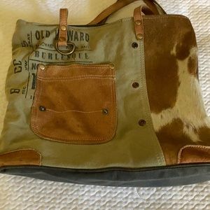 Excellent used Myra bag